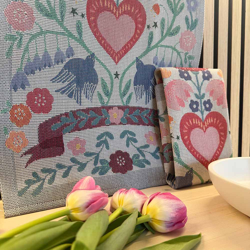 1-1-NB-Ekelund_Varkansla_med_blommor_pa_banken