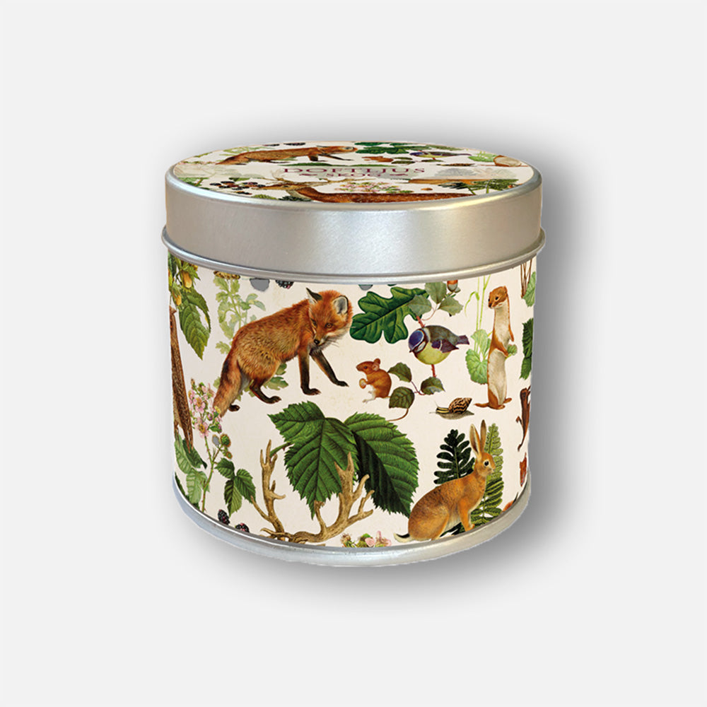 Scandinavian scented candle in tin – Candle ‘Skog’ by Sköna Ting, 7 × 7 cm, 100% soy wax with ca. 30h burn time, decorative eco-friendly design.