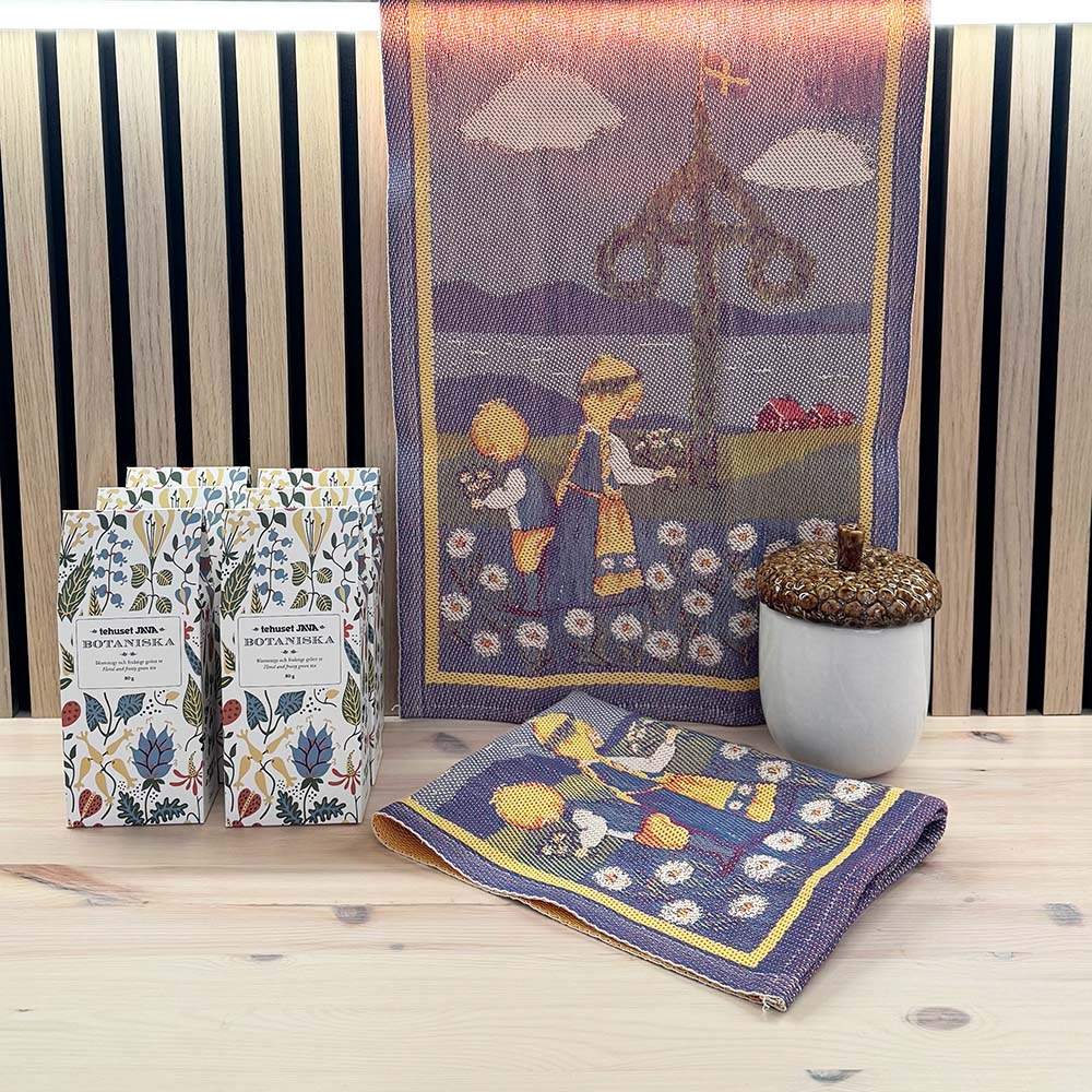 Ekelund_kokshandduk_Svensk_sommar_tillsammans_med_ekollon_burk_L_och_Stig_L_svart_te_Herbarium_botanica_pa_banken