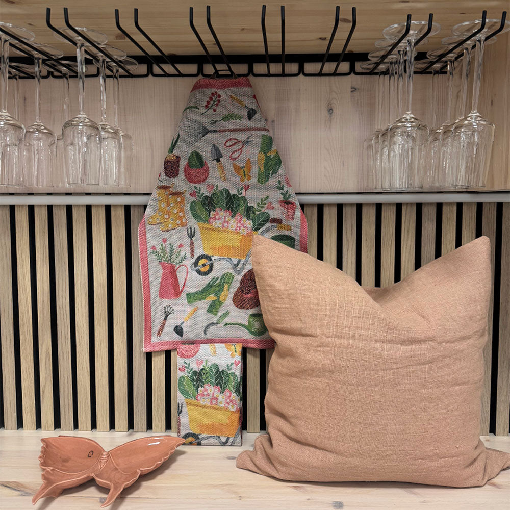 Kökshandduk_kudde_fat_pa_banken