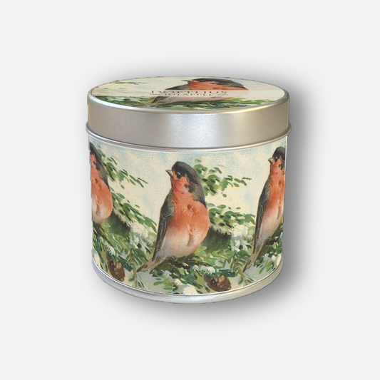 Candle ‘Skog’ Robins Tin by Sköna Ting – Scandinavian soy wax candle in decorative tin with robin bird motif, 7 × 7 cm, 100% soy wax, 30h burn time.
