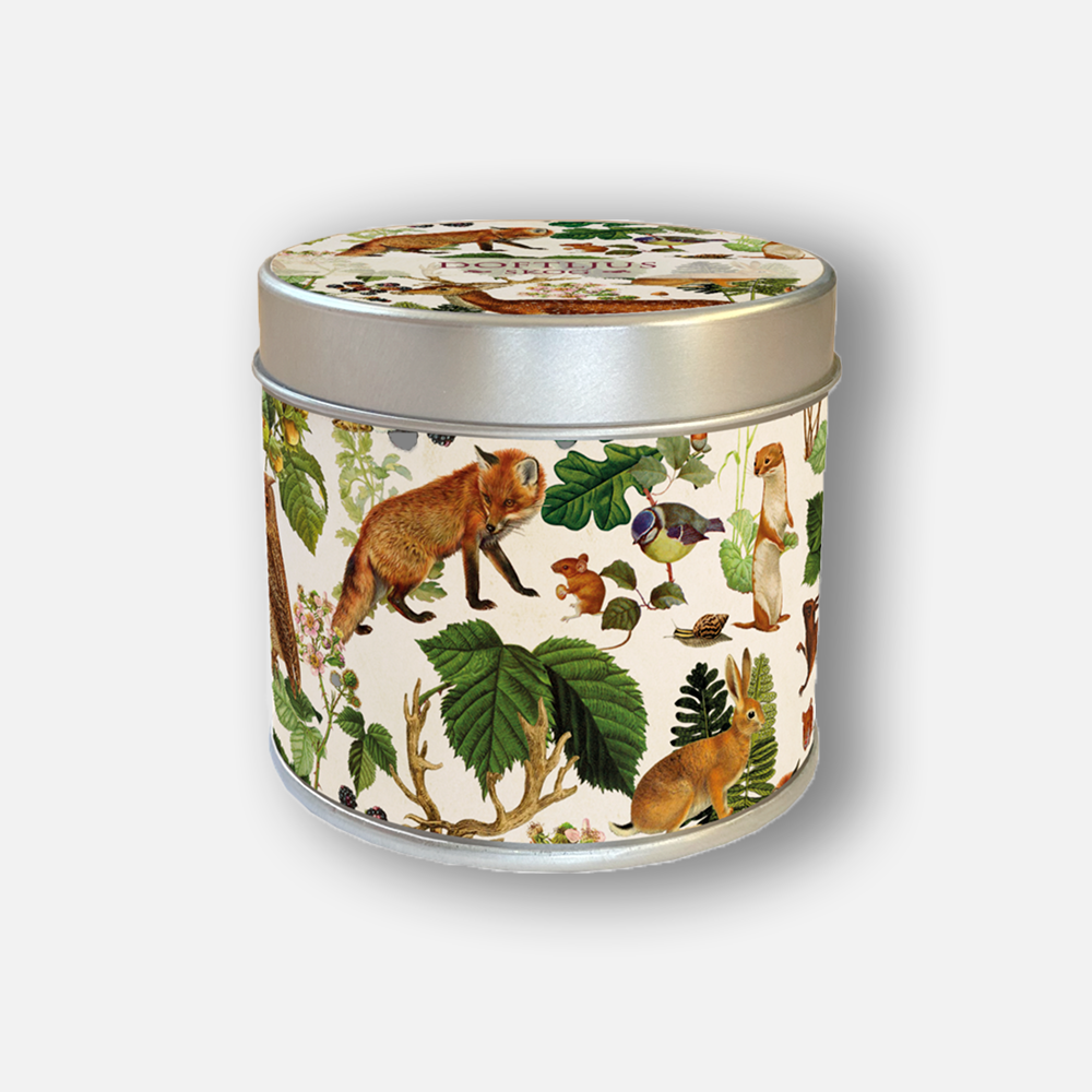 Scandinavian scented candle in tin – Candle ‘Skog’ by Sköna Ting, 7 × 7 cm, 100% soy wax with ca. 30h burn time, decorative eco-friendly design.